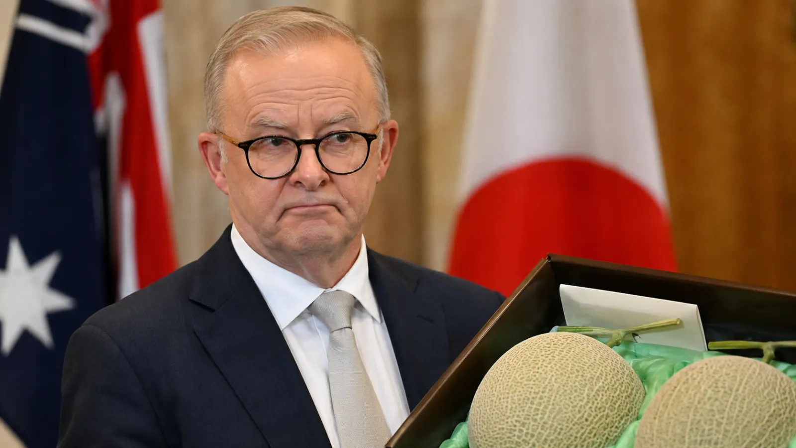 Обложка материала «Melon-gate в Австралии: что Альбанезе сказал о премьере Японии на самом деле»